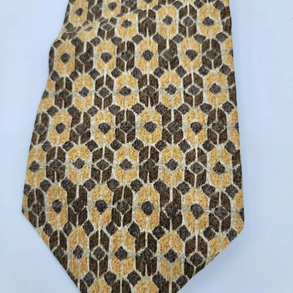 Claiborne Men’s 100% Silk Necktie Hand Made Yellow Brown Size 55.5 x 3.75